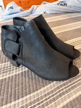 Women’s Shoes Size 13w Cloudwalkers Black Peep-Toe Ankle Boots